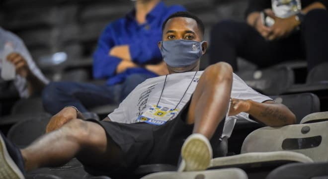 Robinho não vai mais procurar clubes até decisão da Justiça italiana