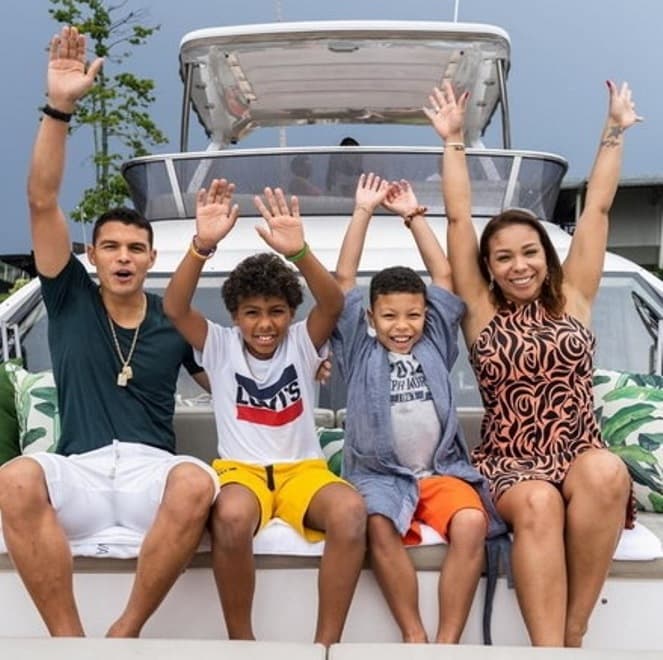 Thiago Silva paga R$ 5,9 milhões em iate de luxo para família