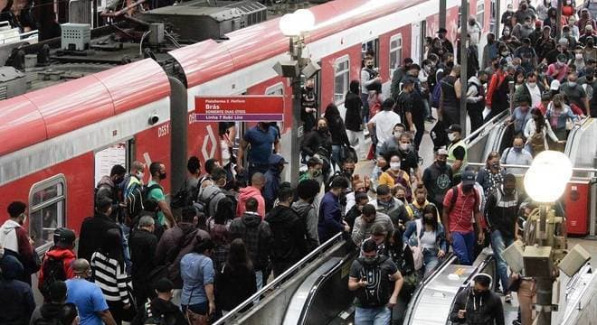 Plano de saúde, luz e transporte vão pesar no bolso do brasileiro em 2021