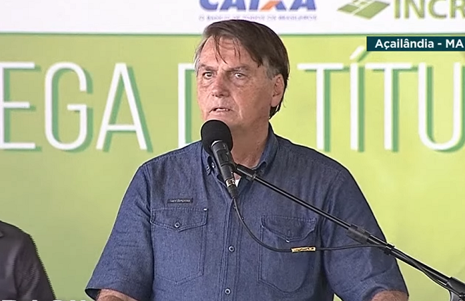 Bolsonaro entrega de títulos de propriedade rural em Açailândia