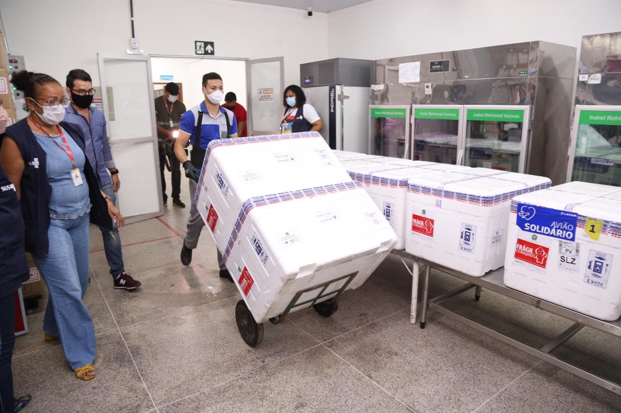 MA distribui vacinas a municípios e recebe novas doses de AstraZeneca