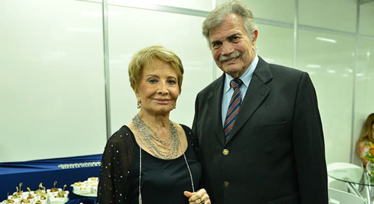 Tarcísio Meira e Glória Menezes são internados com covid-19