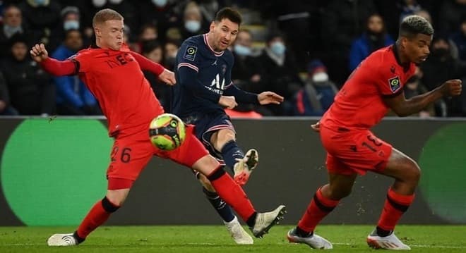Imprensa francesa detona Messi por jogo ruim após Bola de Ouro