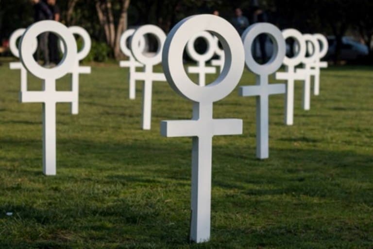 Projeto aumenta pena mínima para feminicídio