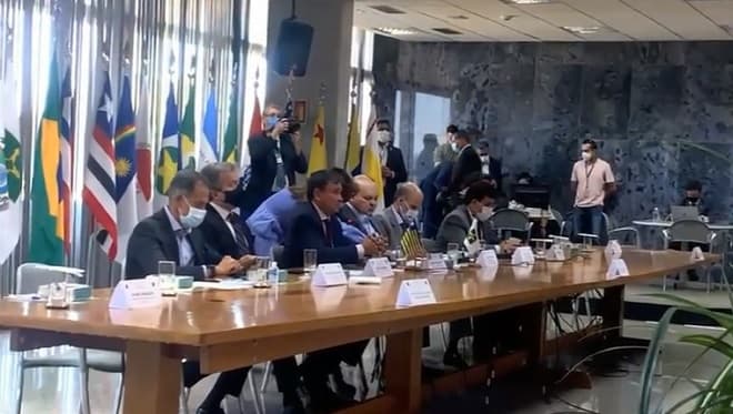 Governadores criticam Bolsonaro e articulam 'pacto pela democracia'