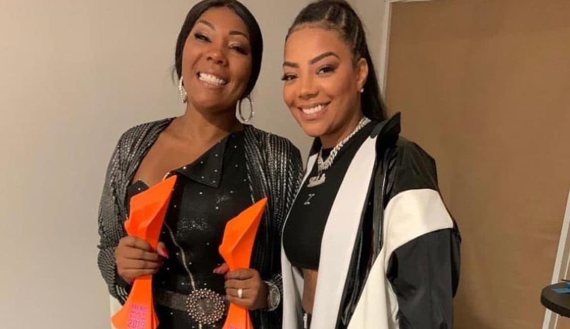 Mãe de Ludmilla detona pai da cantora: 'É ingrato e não presta'