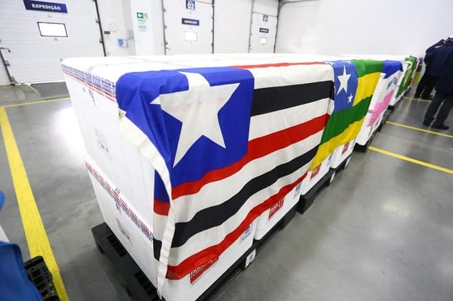 Secretário da Saúde do Maranhão recebe o 1º lote de vacinas