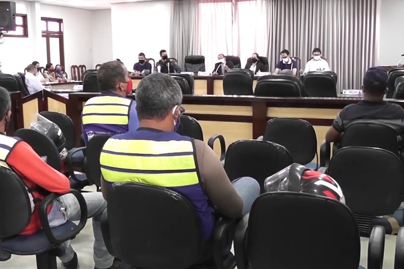 Santa Inês: reunião discute regularização de mototaxistas