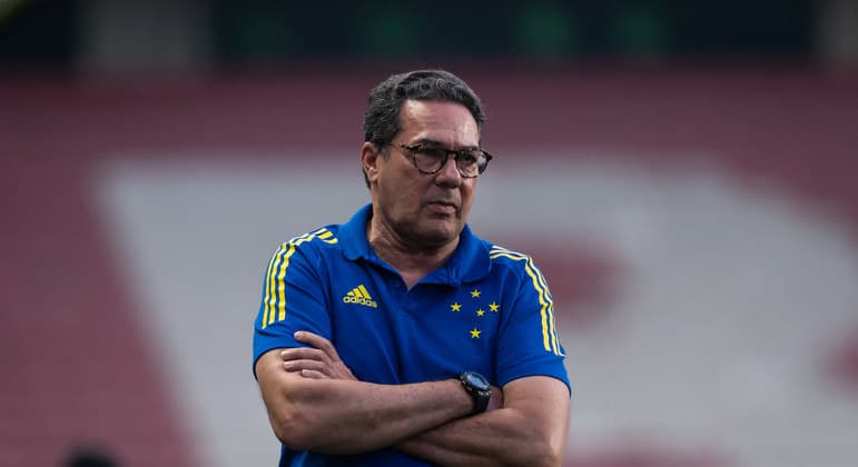 Cruzeiro anuncia saída de Luxemburgo e comissão técnica