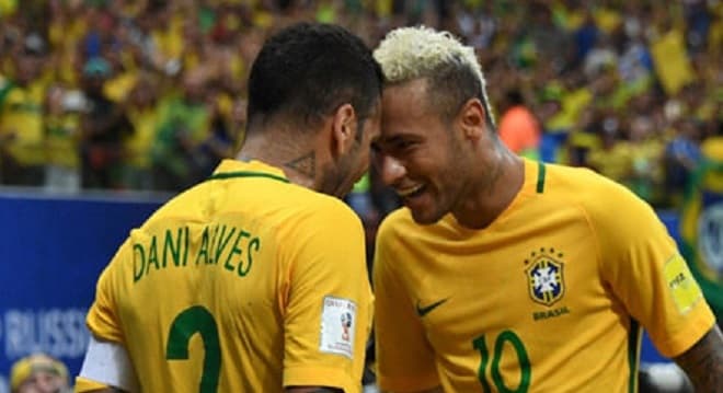 Neymar, Alisson e Daniel Alves são indicados a seleção da FifPro