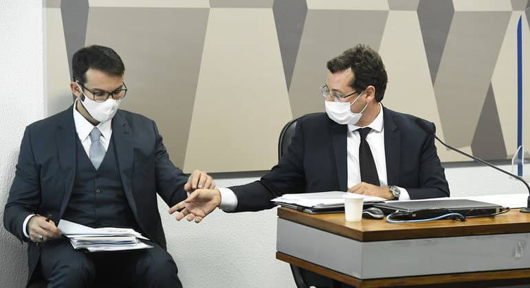 Aziz reclama de respostas e ameaça tornar Wajngarten investigado
