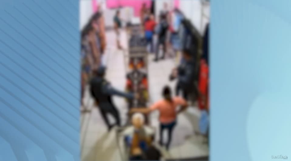 Policiais são investigados após permitirem agressão a suspeita de furto