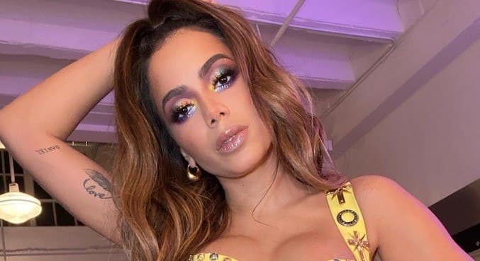 Anitta comemora aniversário em balada de astro internacional