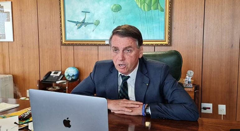 Bolsonaro admite que, se o povo quiser, volta o horário de verão
