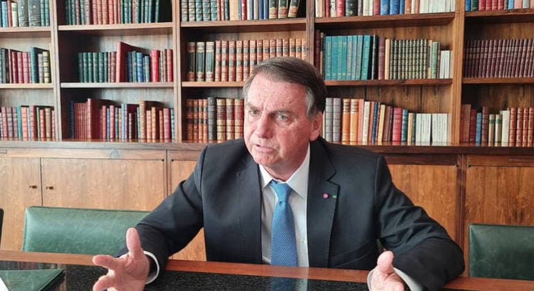 Bolsonaro diz que vai continuar 'luta' por voto impresso