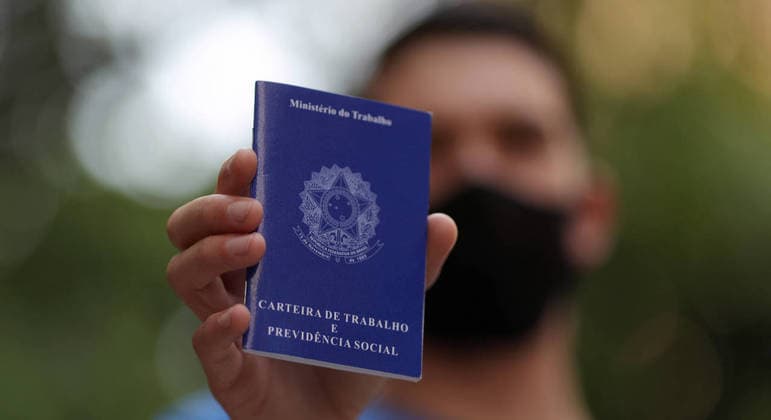 Desemprego estabiliza, mas atinge 14 milhões de pessoas, diz IBGE