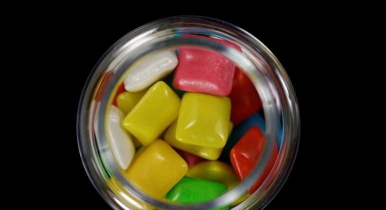 Cientistas criam um chiclete que reduz coronavírus na saliva