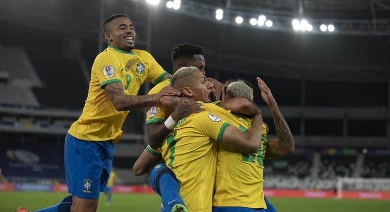 Governo inglês libera e Tite poderá contar com atletas da Inglaterra