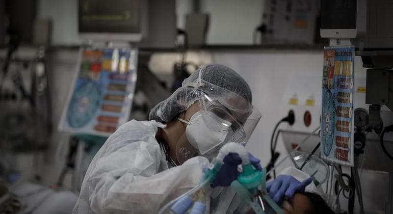 Curva de mortes no Brasil é a maior entre países com mais óbitos