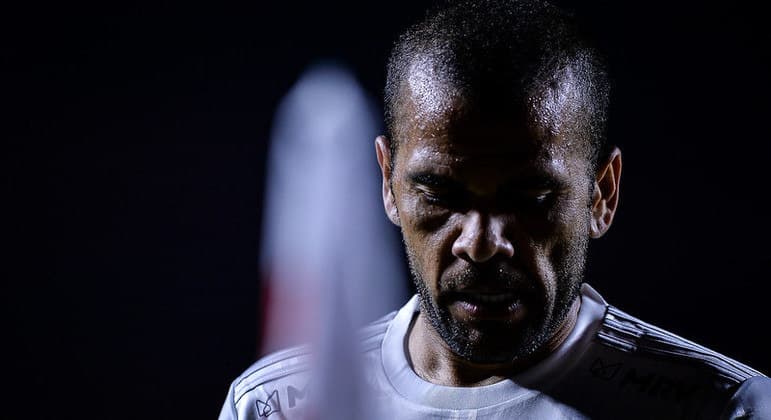 São Paulo anuncia que Daniel Alves não faz mais parte do elenco