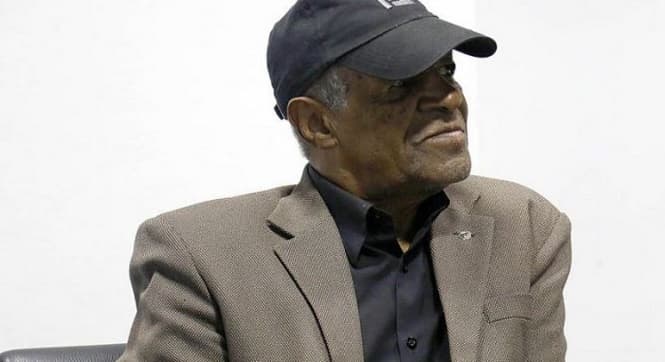 Dorval, companheiro de Pelé e ídolo do Santos, morre aos 86 anos