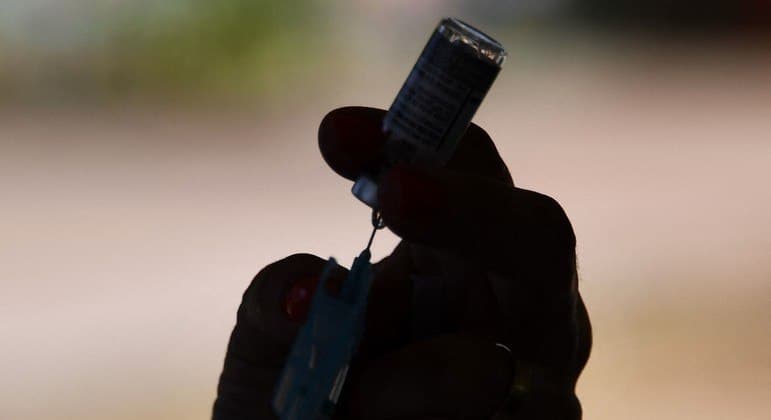 Covid: mais da metade dos adultos completou imunização no Brasil