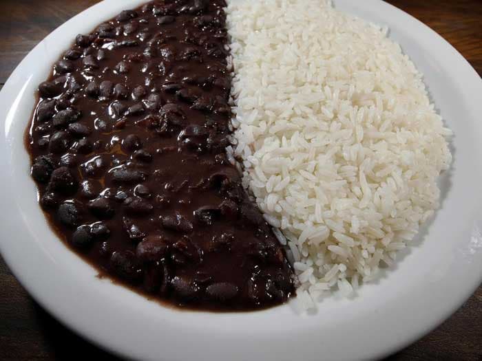 Feijão, arroz e carne: prato feito fica 43,4% mais caro em 2020
