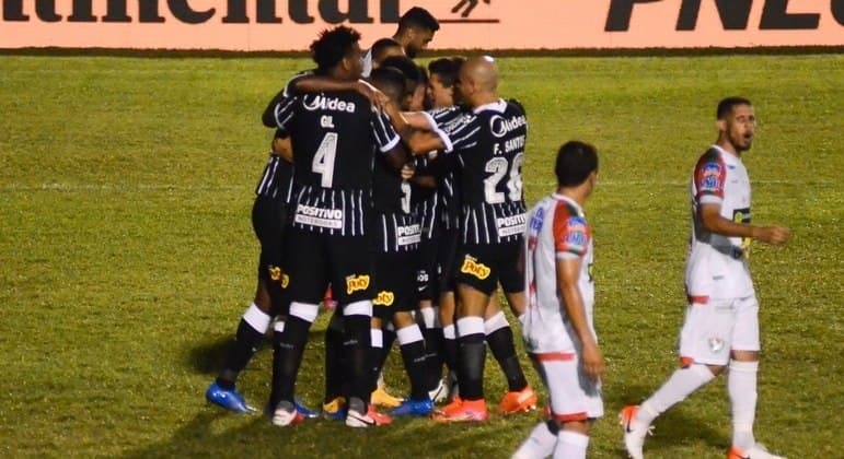 Corinthians bate o Salgueiro e se garante na 2ª fase da Copa do Brasil