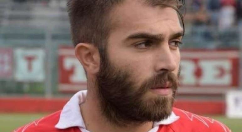 Ex-Parma morre durante partida em memória do irmão falecido