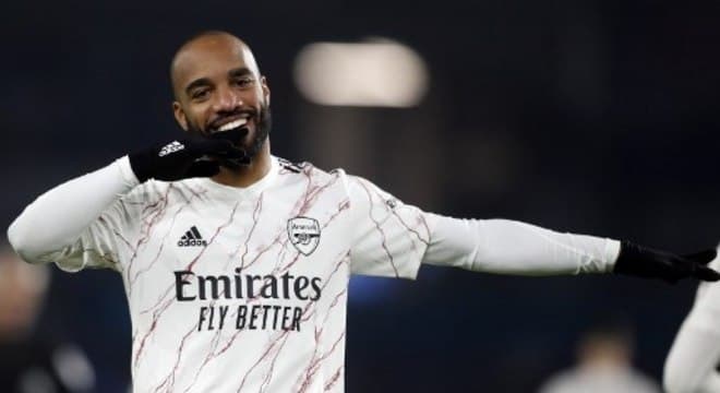 Árbitros podem dar cartão amarelo por grito de jogadores em faltas