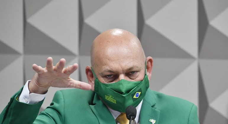 Hang diz que não sabia que laudo da mãe ocultava Covid-19