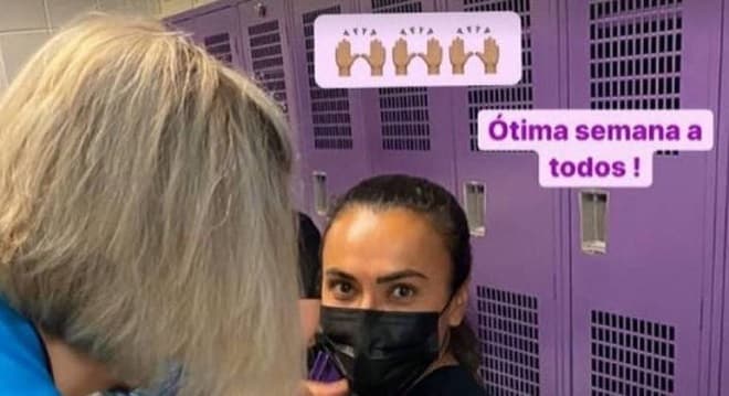 Nos EUA, Marta recebe primeira dose contra covid