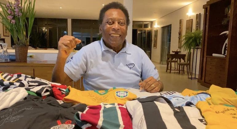 Pelé deixa UTI, mas resultado da biópsia não é divulgado