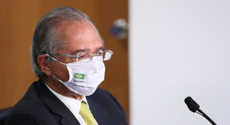 Plano de Guedes é aprovar auxílio emergencial em 3 semanas