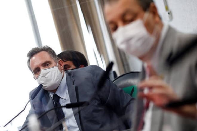 Em nova fase, CPI tem explosão de denúncias na compra de vacinas