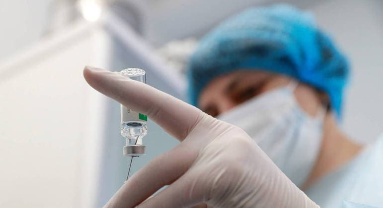 Anvisa aprova registro definitivo da vacina de Oxford e 1º medicamento
