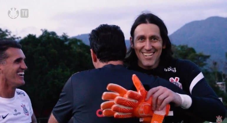 Grupo que comanda Corinthians deixa porta aberta para Ceni