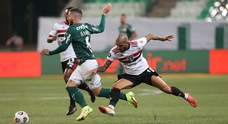 Daniel Alves é eleito culpado por eliminação do São Paulo