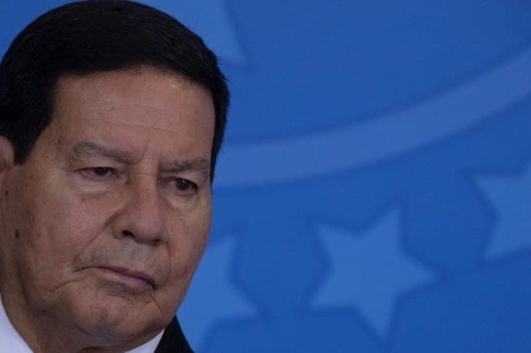 Ao TSE, Mourão nega relação com disparo em massa de mensagens