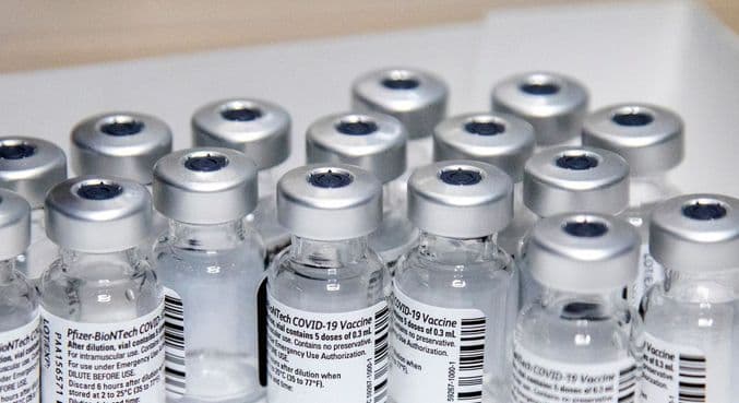 Vacina da Pfizer não requer mudanças contra novas variantes