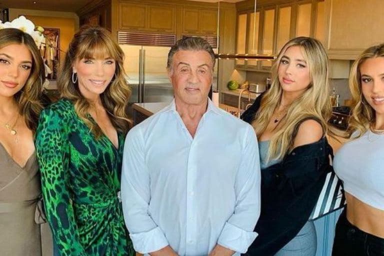 Stallone comemora 75 anos ao lado da família e se diverte em festa