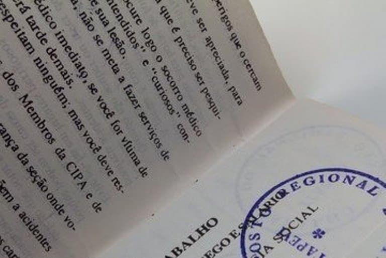 Brasil cria 401.639 empregos com carteira assinada em fevereiro
