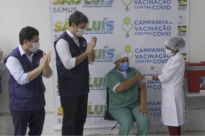 São Luís: técnica de Enfermagem é a 1ª a receber vacina conra Covid na capital
