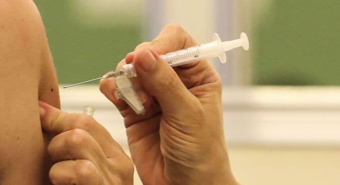 Covid: mundo soma mais de 100 milhões de vacinas aplicadas