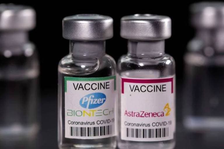 Pfizer perde eficácia mais rápido que AstraZeneca contra Delta