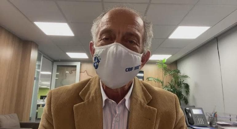 No auge da pandemia, CBF compra briga. "Futebol vai continuar"