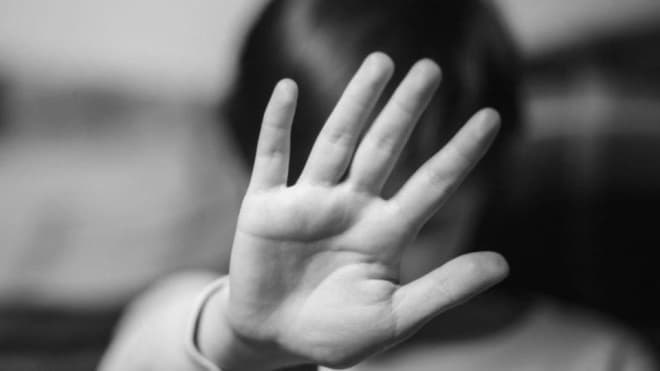 Homem é preso suspeito de abusar sexualmente da própria filha de oito meses
