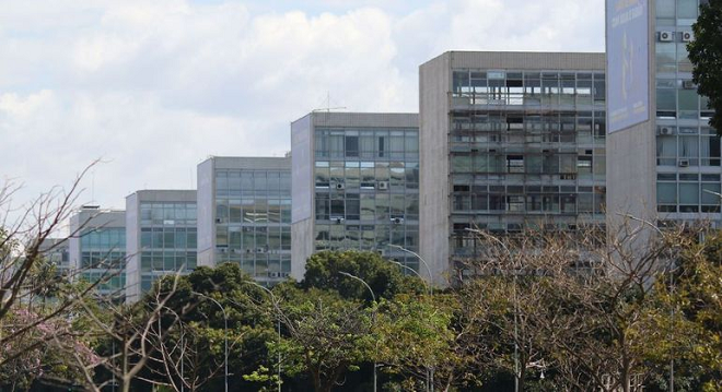 Bolsonaro fala em recriar três ministérios caso seja reeleito