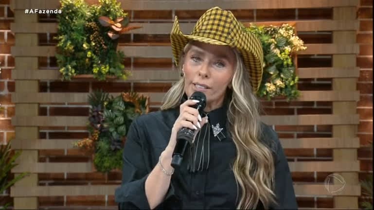 Após desistência de Deolane, Adriane Galisteu presta esclarecimentos aos peões