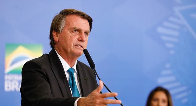 'Me acusam de ser ditador, mas quero eleições limpas', diz Bolsonaro